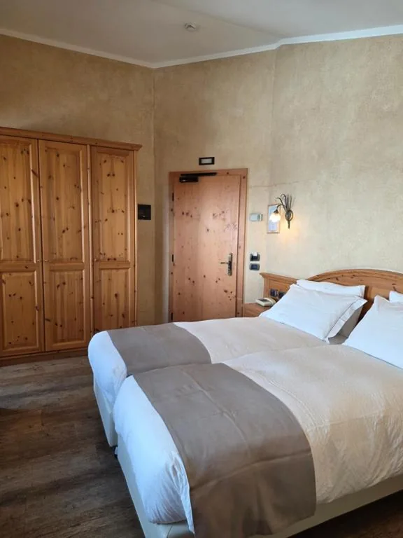 Deluxe Double Room with Balcony — Hotel La Pastorella