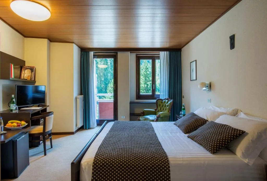 Camera Matrimoniale Deluxe con Balcone — Hotel Mirella