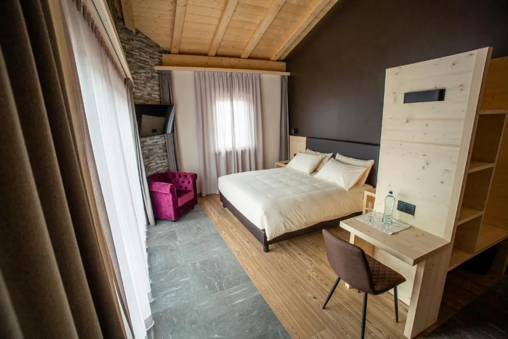 Deluxe Double Room with Balcony — Limes Alpine Rooms