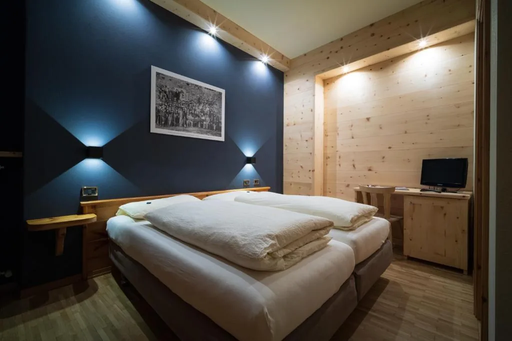 Deluxe Double Room with Balcony — Meublè Garnì Della Contea