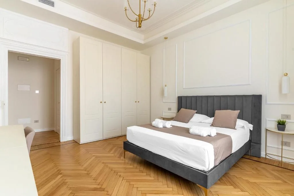 Camera Matrimoniale Deluxe con Balcone — Montello Suites Foresteria Lombarda