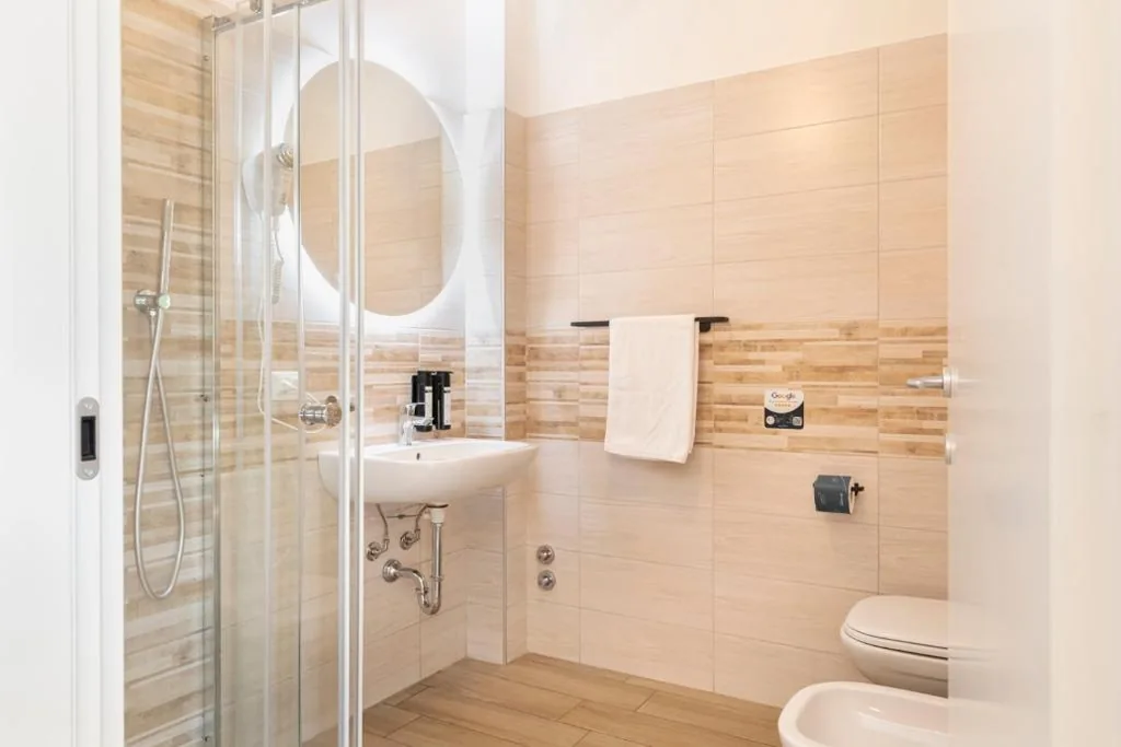 Deluxe Double Room with Balcony — RELSTAY – Amendola