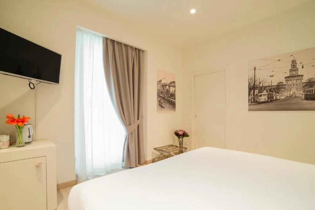 Camera Matrimoniale Deluxe con Balcone — Rooms Milano Duomo