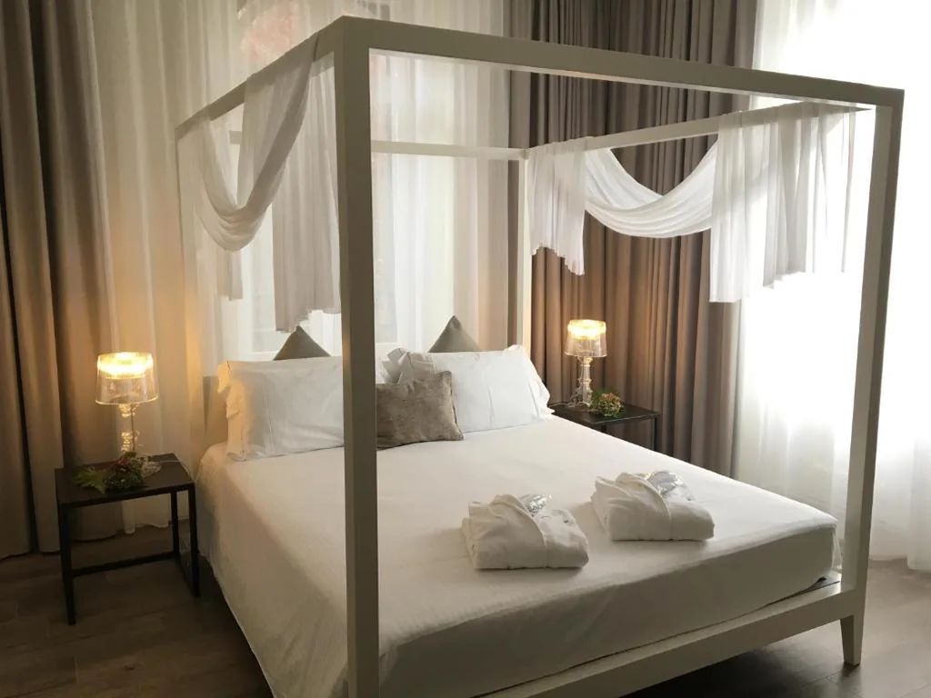 Deluxe Double Room with Balcony — Villa Liberty