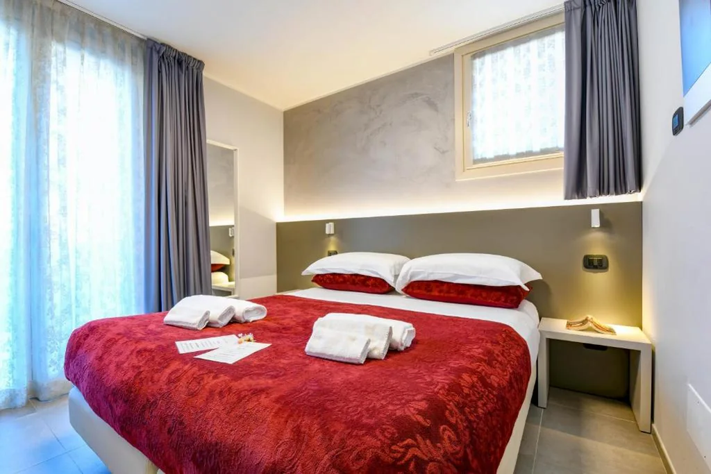 Deluxe Double Room with Shower — Garda Diamant