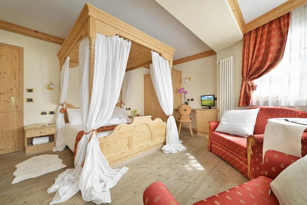 Deluxe Double Room with Shower — Hotel Cristallo