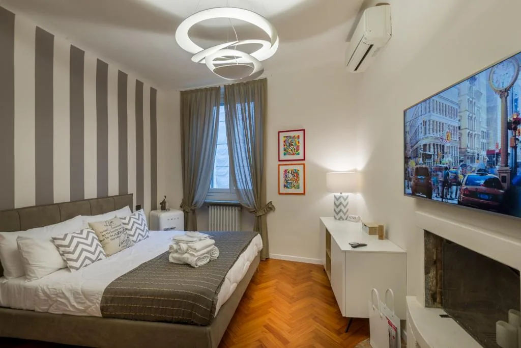 Deluxe Double Room with Shower — Moscova Luxury B&B