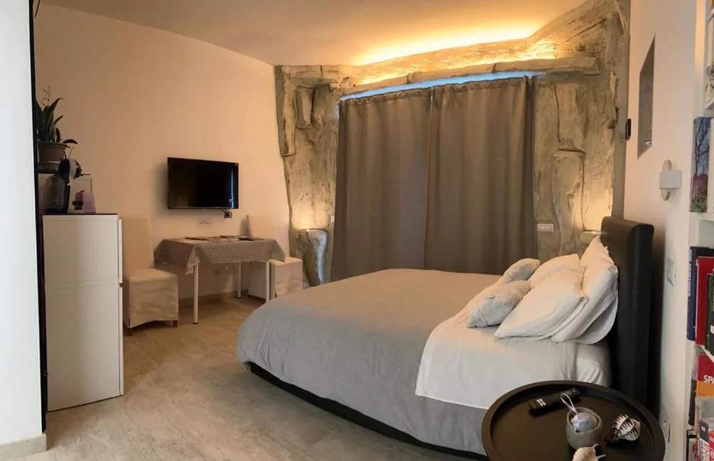Camera Matrimoniale Deluxe con Doccia — SirmioneRooms