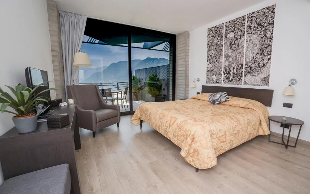 Deluxe Double Room with Terrace and Lake View — B&B Vista Lago