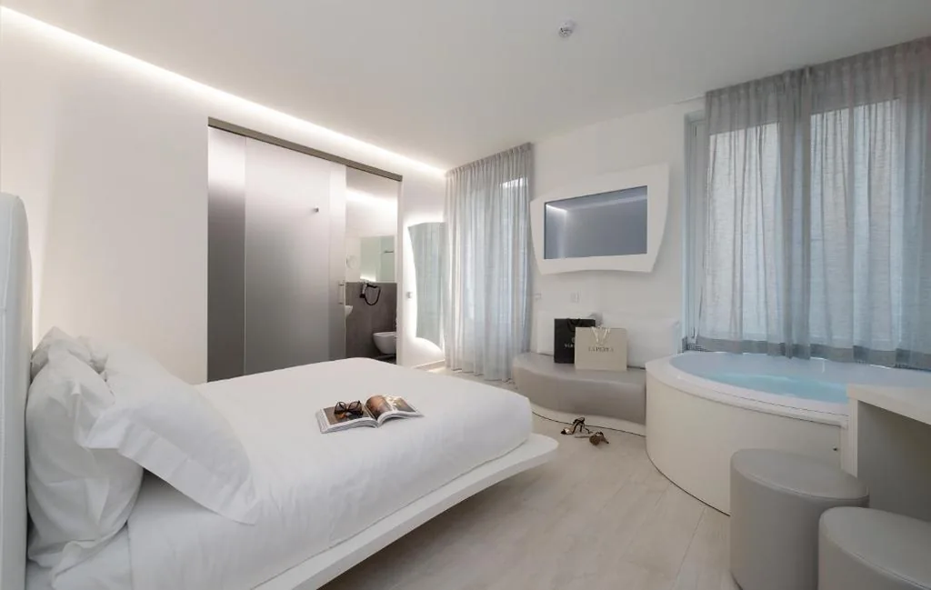 Camera Matrimoniale Deluxe con Vasca — AHD Rooms