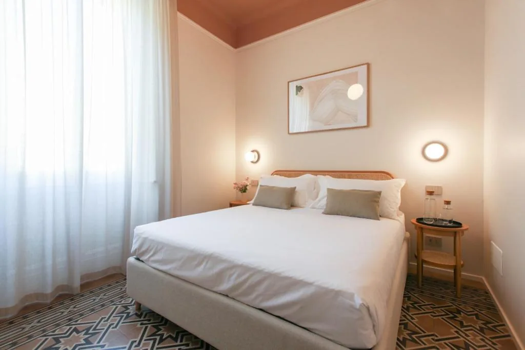 Deluxe Double Room with Bathtub — Cà Bèla – Certosa SUITES
