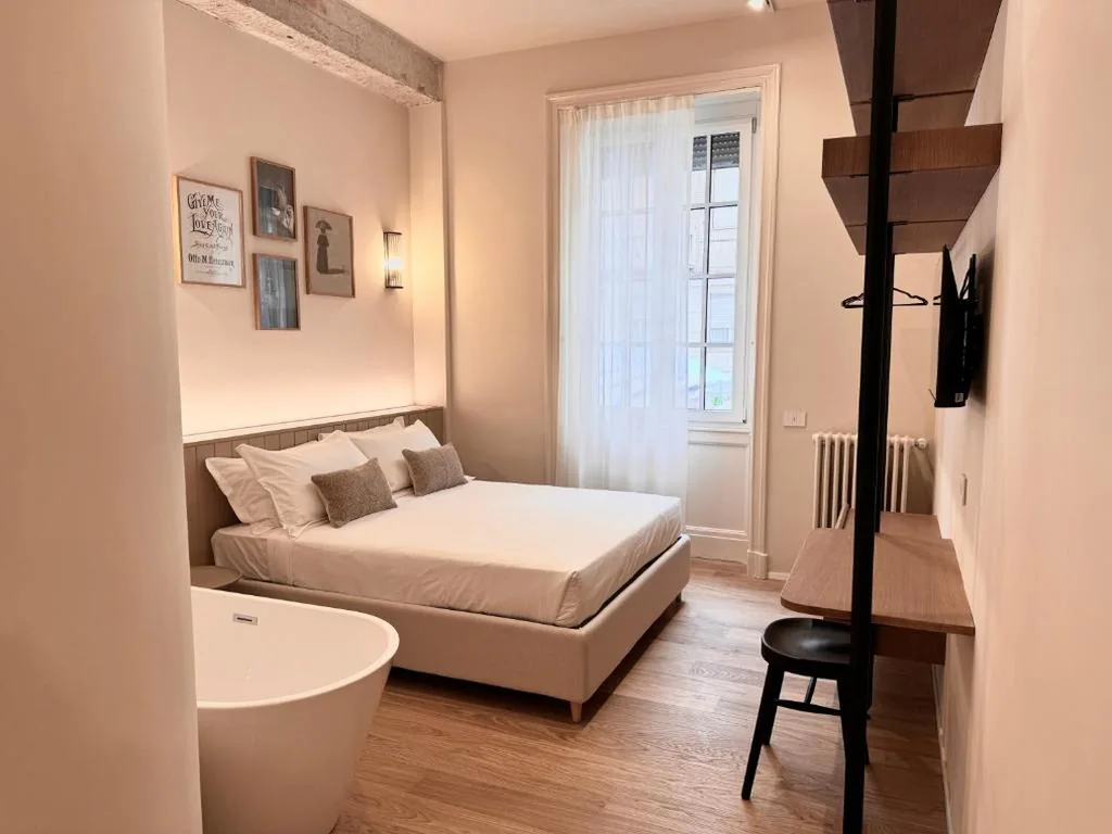 Deluxe Double Room with Bathtub — Cà Bèla – Mercadante