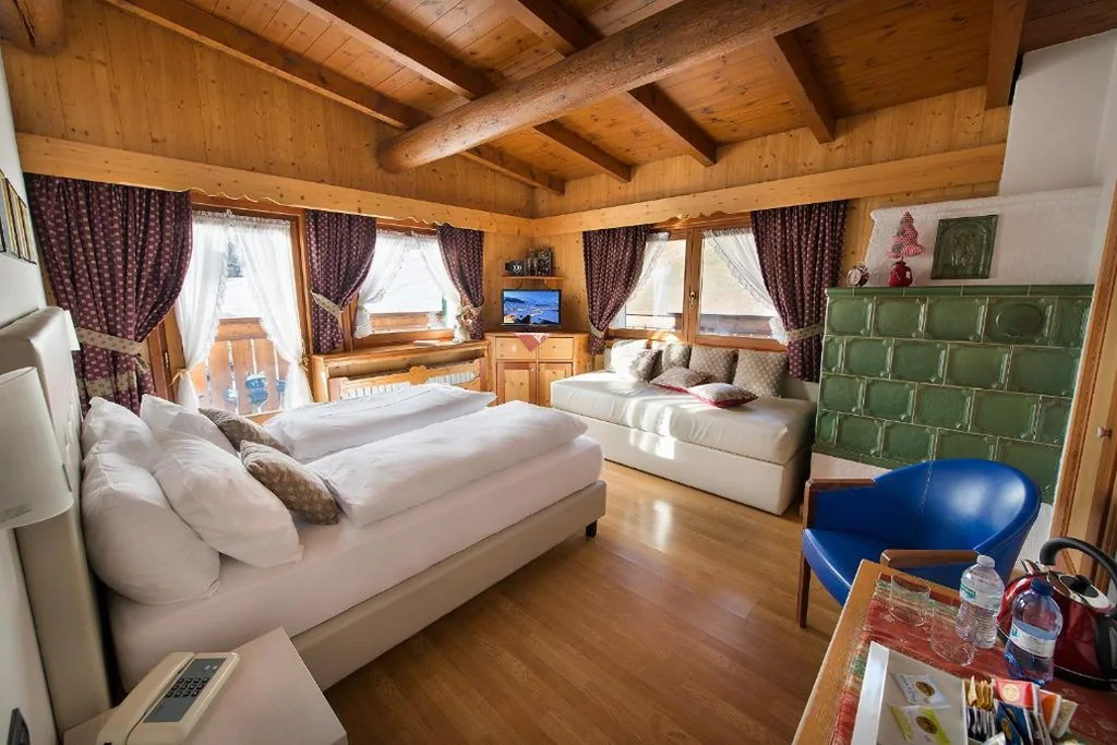 Deluxe Double Room with Bathtub — Hotel Posta
