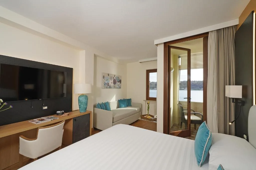 Deluxe Double Room with Lake View — Hotel Vigna