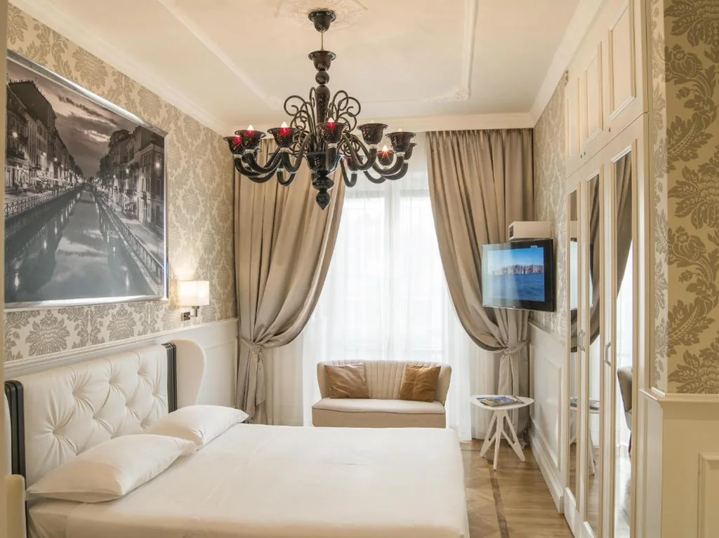Deluxe Double Room — Duomo Rooms