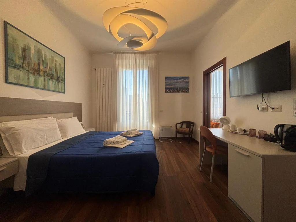 Deluxe Double Room — Enjoy Milano Skyline