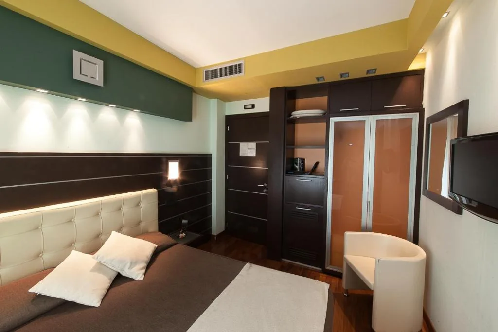 Deluxe Double Room — Hotel Aurora