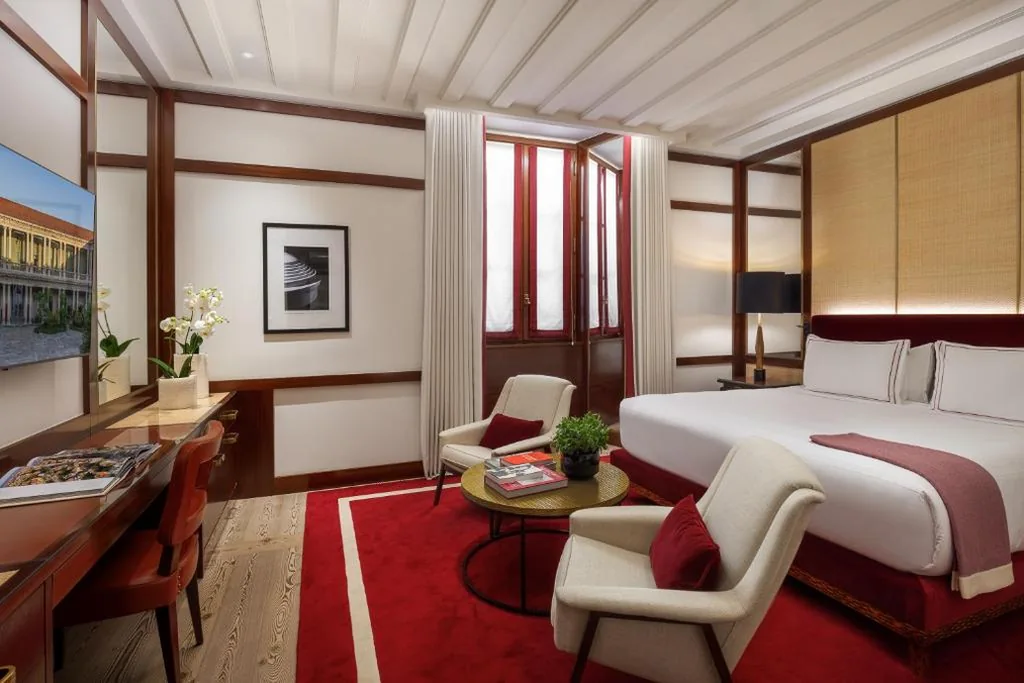 Deluxe Double Room — Portrait Milano – Lungarno Collection