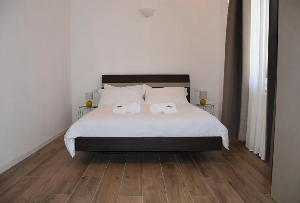 Deluxe Double Room — R & A Minerva Suites