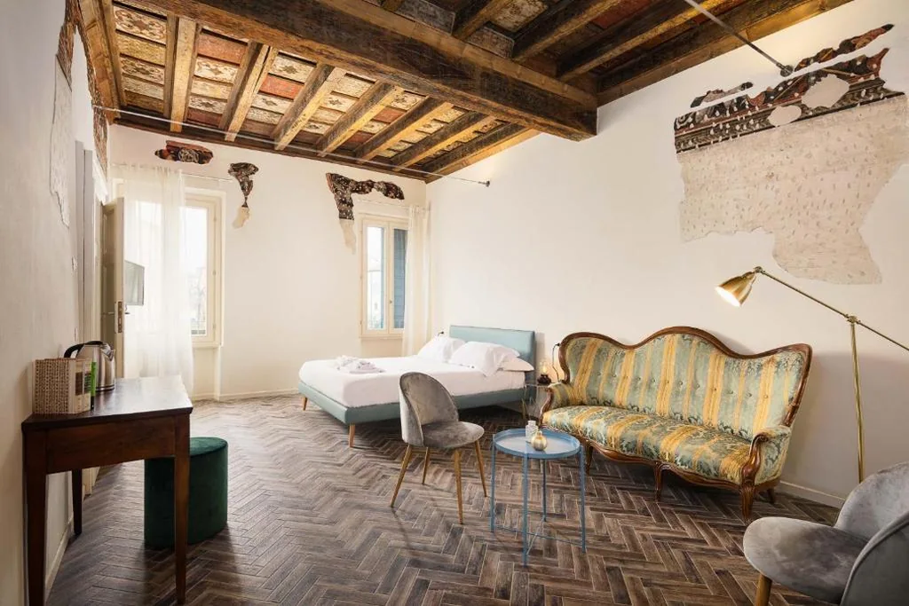 Deluxe Double Room — Residenza Giulio Romano
