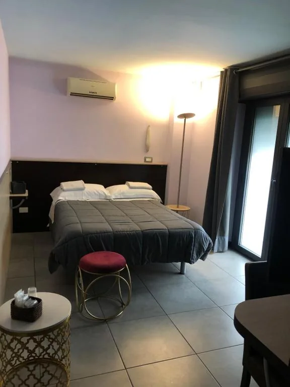 Deluxe Double Room — Villa Camilla Milano Easy Rooms Metro 4