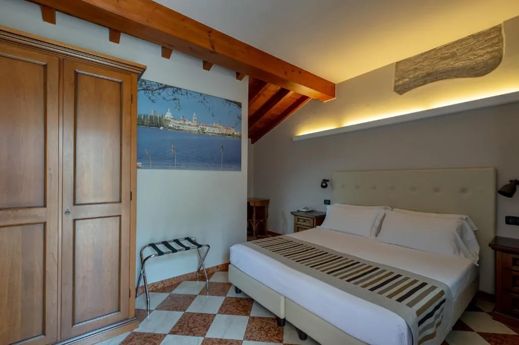 Double Room/Twin Room — A Casa Dei Gonzaga, MantegnaHotels