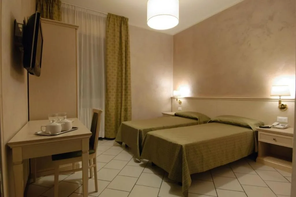 Double/Twin Room — Albergo CAVALLINO 10
