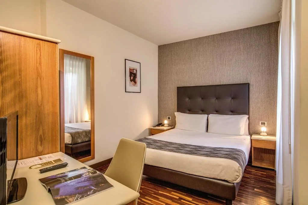 Camera Matrimoniale/Doppia con Letti Singoli — Albergo Firenze