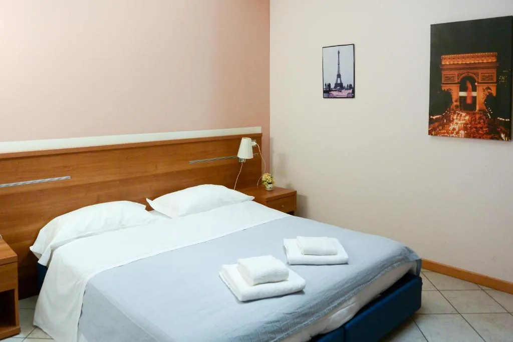 Camera Matrimoniale/Doppia con Letti Singoli — Albergo Meublè Abatjour