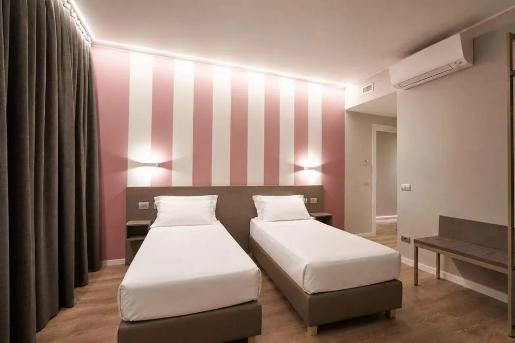 Camera Matrimoniale/Doppia con Letti Singoli — CA’ San Cristoforo Apartments & Suites