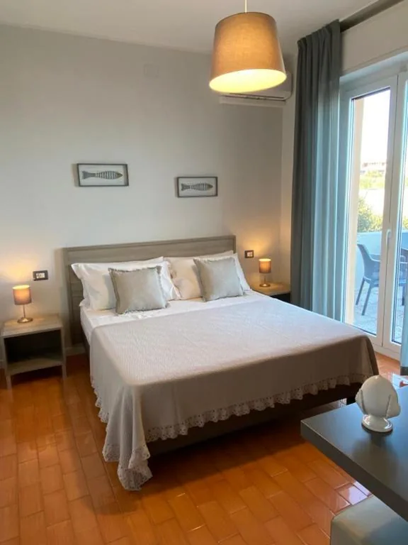 Camera Matrimoniale/Doppia con Letti Singoli con Balcone — Albergo La Pescatrice