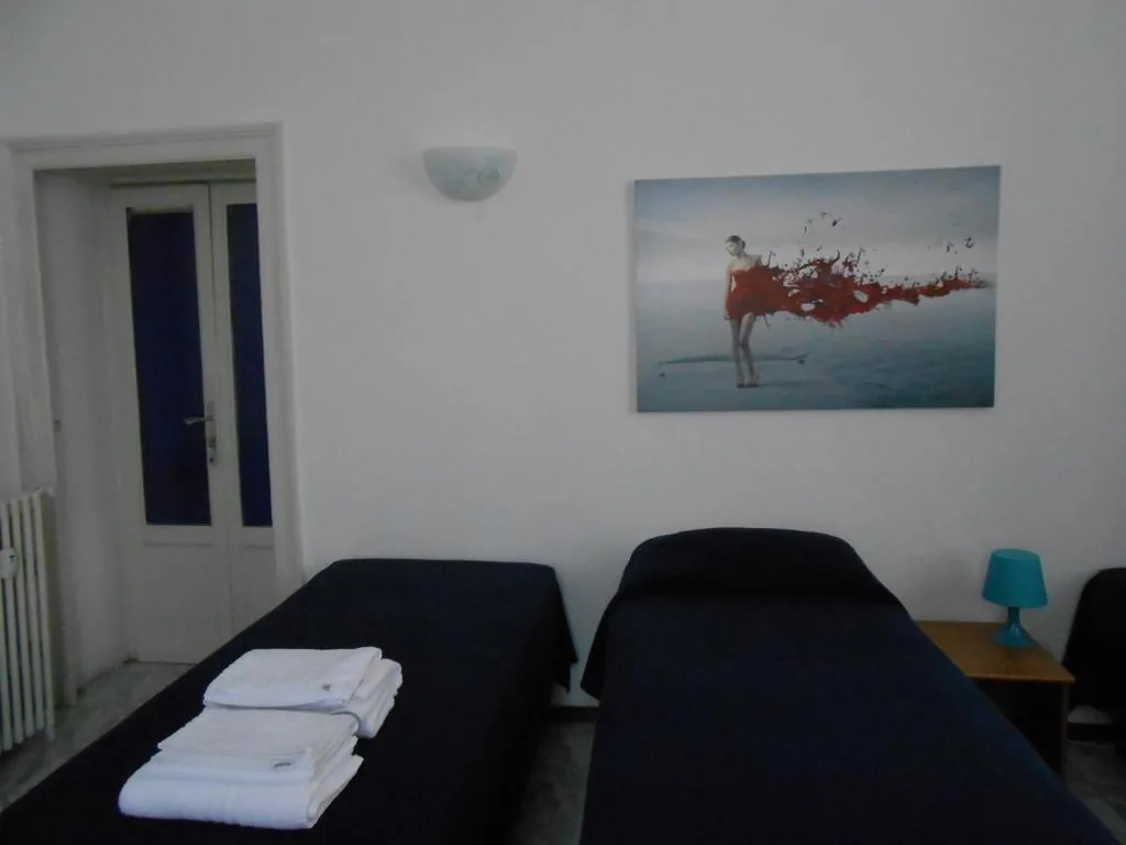 Double/Twin Room with Shared Bathroom — Aldebaran