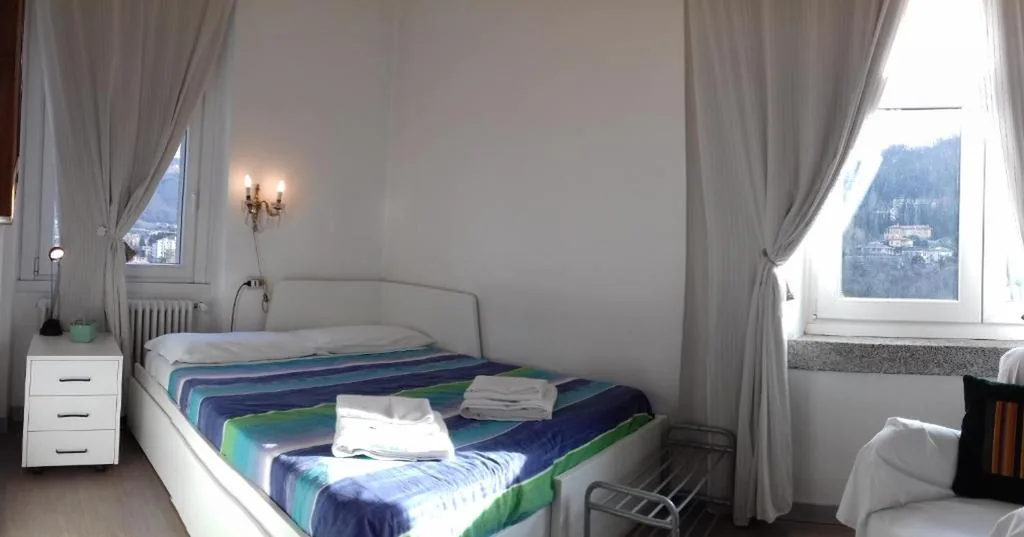 Camera Matrimoniale/Doppia con Letti Singoli con Bagno Privato Esterno — B&B Casa Cantoniera