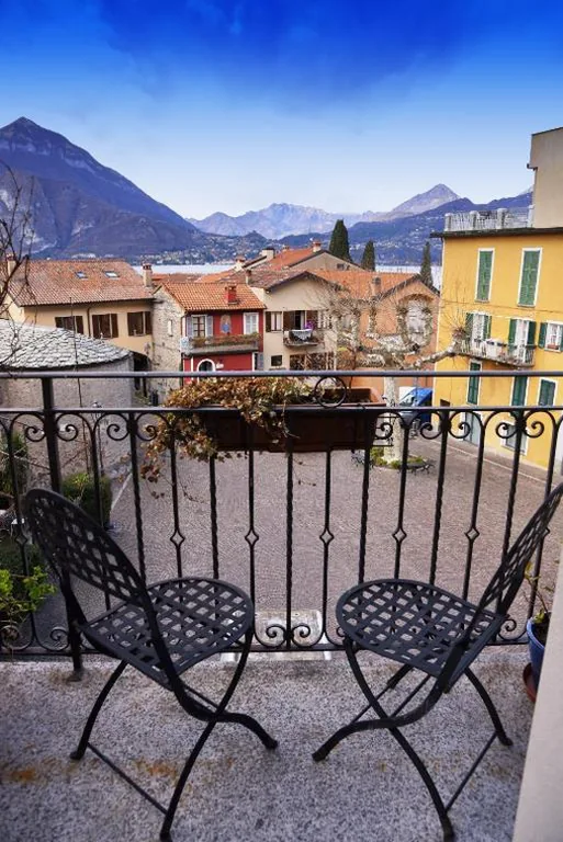 Double/Twin Room with Private Bathroom — Casa San Giorgio Varenna