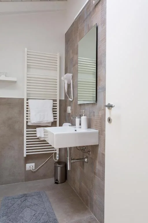Double/Twin Room with Private Bathroom — Cascina San Martino