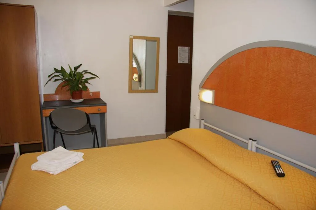 Double/Twin Room with Shared Bathroom — Hotel Adelchi