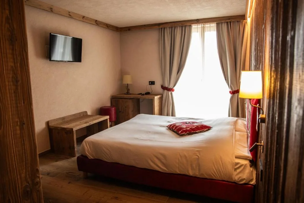 Double Room/Twin Room with Balcony — Hotel La Montanina