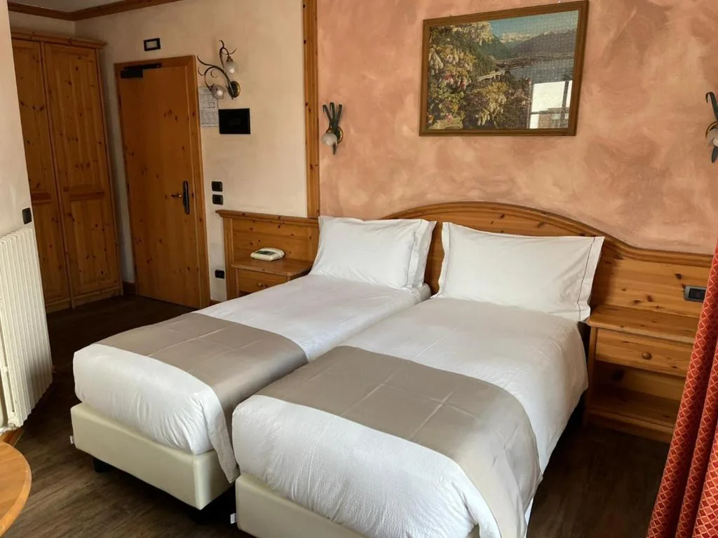 Double/Twin Room with Balcony — Hotel La Pastorella