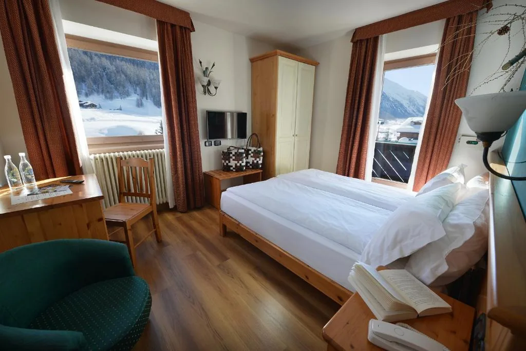 Camera Matrimoniale/Doppia con Letti Singoli con Balcone — Hotel Primula