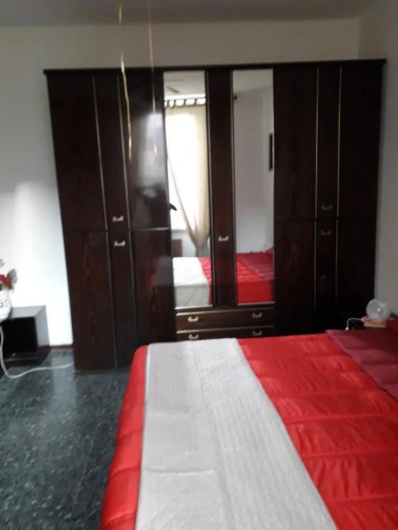 Double/Twin Room with External Private Bathroom — Isola BI