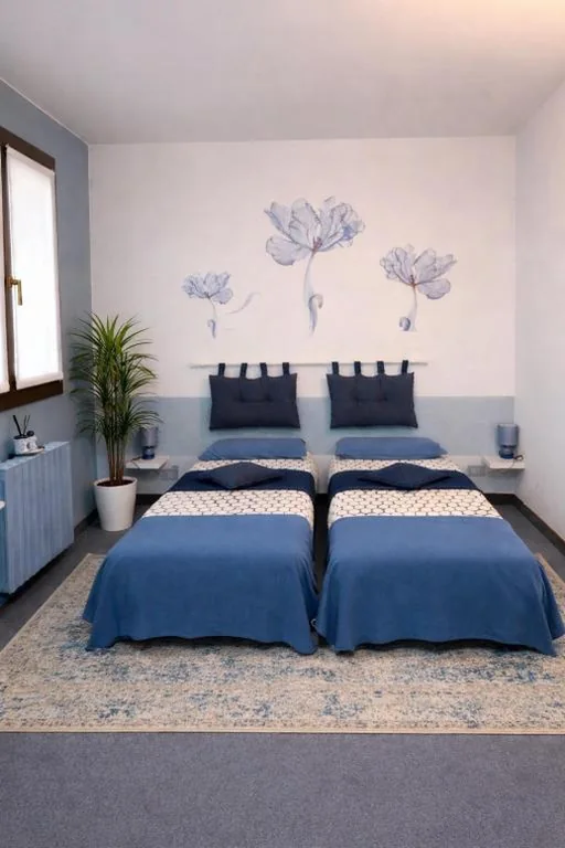 Double Room/Twin Room with Private Bathroom — La Casa Blu- Forum di Assago, Humanitas, Milanofiori, IEO