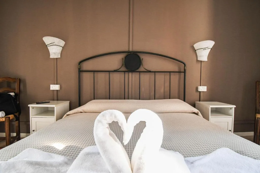 Double/Twin Room with Shared Bathroom — Stop & Sleep Bergamo