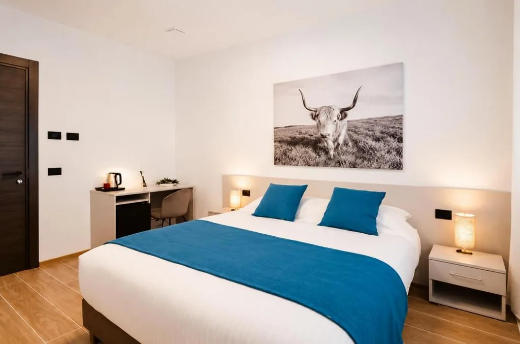 Camera Matrimoniale/Doppia con Letti Singoli con Bagno Privato — Villa Grace Milan – Modern Rooms & Easy Self Check-in