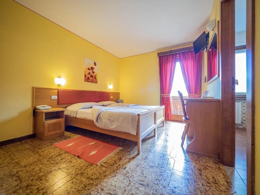 Camera Matrimoniale/Doppia con Letti Singoli con Skipass — Hotel Baita della Luna