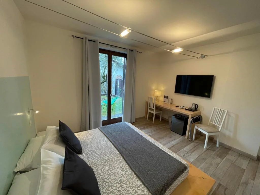 Double/Twin Room with Garden View — Charming Bellagio Boutique Hotel