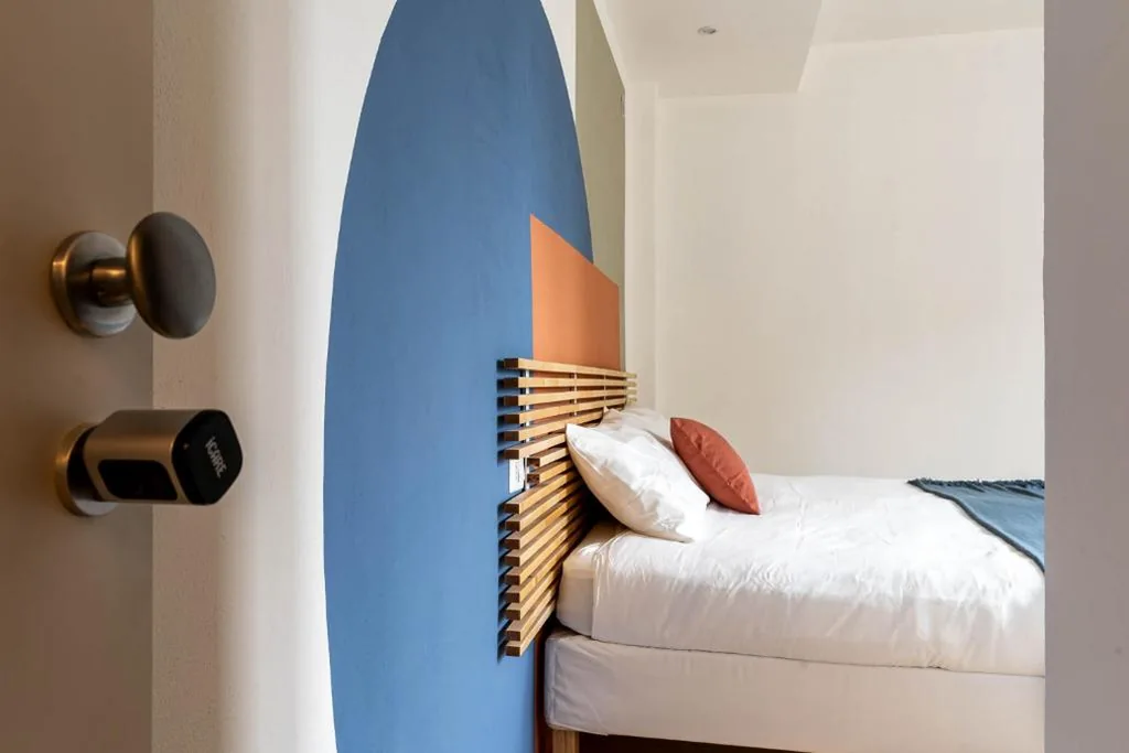 Double/Twin Room with Lake View — Como Lake Chic Retreat – Lake View – Self Checkin
