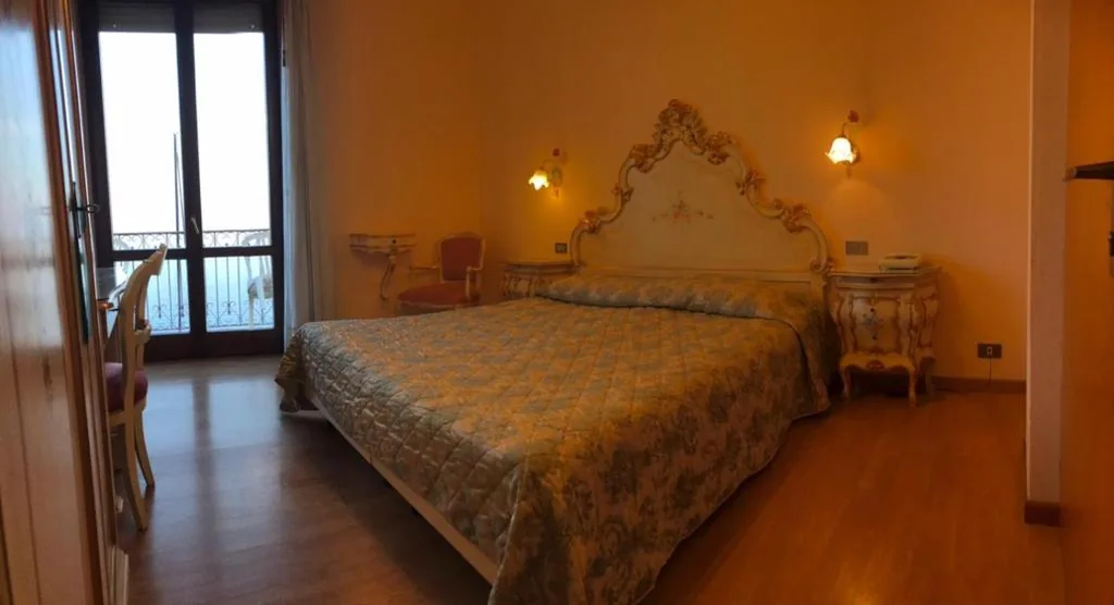 Camera Matrimoniale/Doppia con Letti Singoli con Vista Lago. — Garda Sol SPA Hotel & Appartamenti
