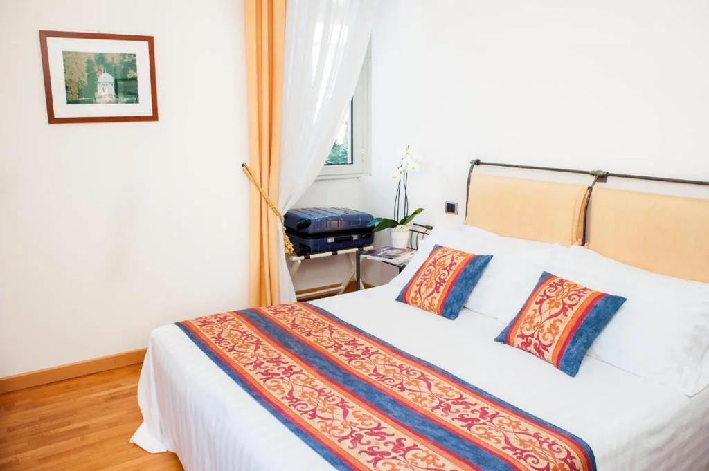 Camera Matrimoniale/Doppia con Letti Singoli con Vista Città — Hotel Bellagio