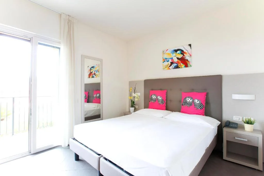Camera Matrimoniale/Doppia con Letti Singoli con Vista Lago. — Hotel Belvedere