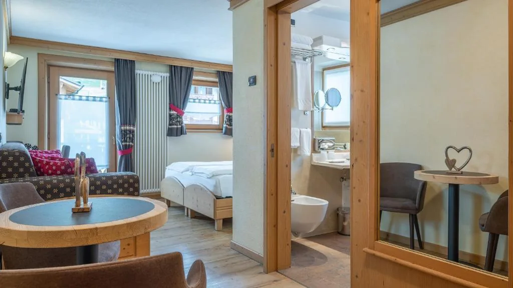 Double Room/Twin Room with Mountain View — Hotel Crosal
